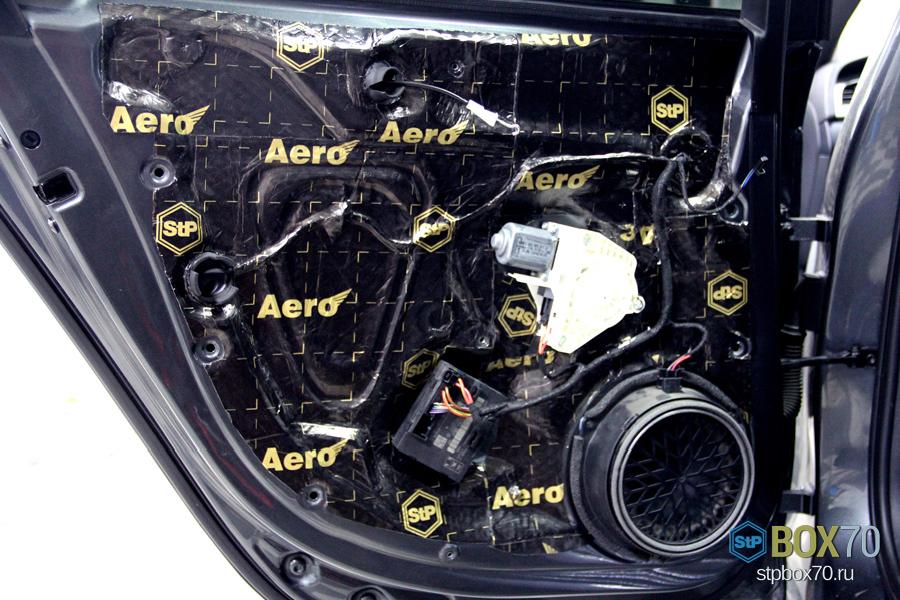 Шумоизоляция левой задней двери Audi A4 третьим слоем StP Aero