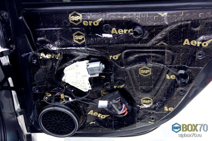 Шумоизоляция правой задней Audi A4 третьим слоем материалом StP Aero