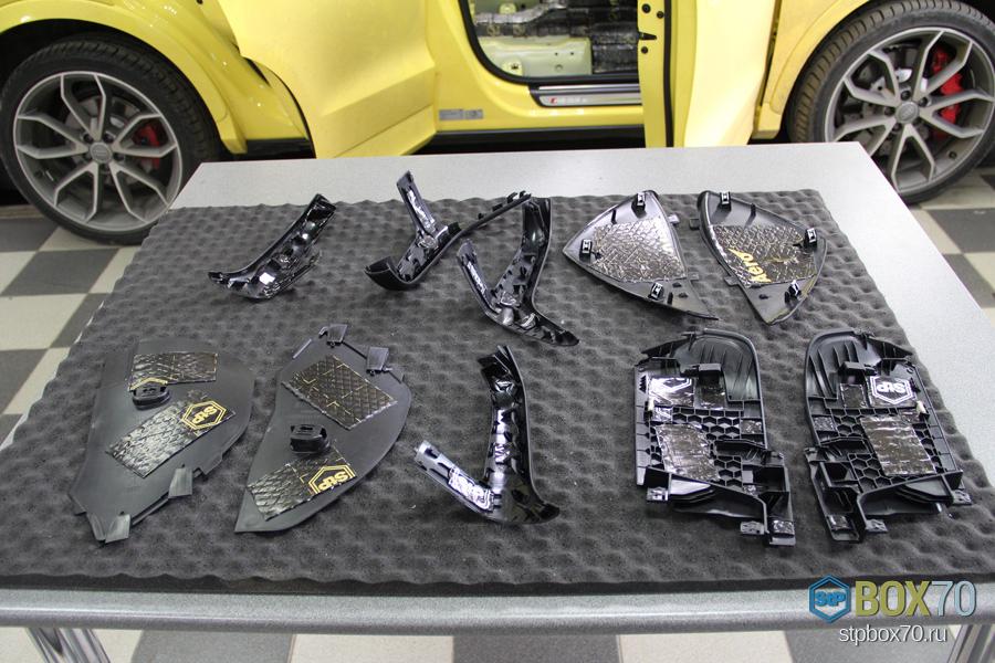 Шумоизоляция пластика Audi RS Q3