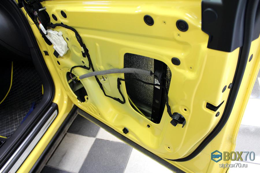 Шумоизоляция двери Audi RS Q3 материалом стп Акцент