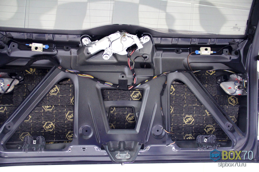Шумоизоляция задней двери BMW X3 вторым слоем