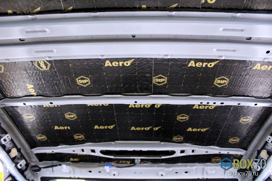 Шумоизоляция потолка Toyota Camry 2017 г.в. вибродемпфером StP Aero