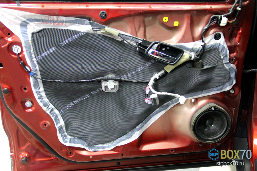 Шумоизоляция Honda CR-V штатная пленка двери