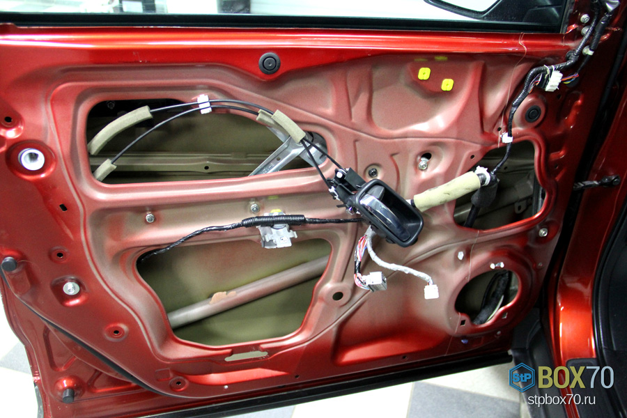 Шумоизоляция Honda CR-V полость левой задней двери
