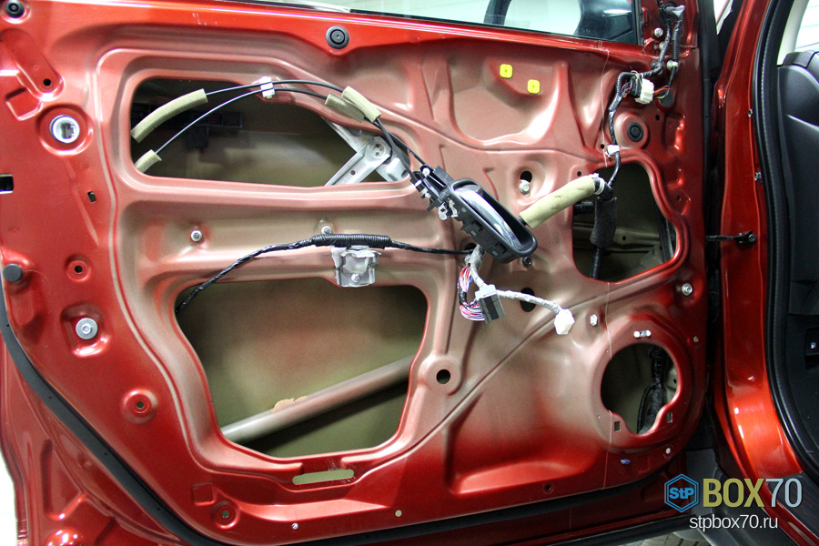 Отмытая полость левой задней двери Honda CR-V