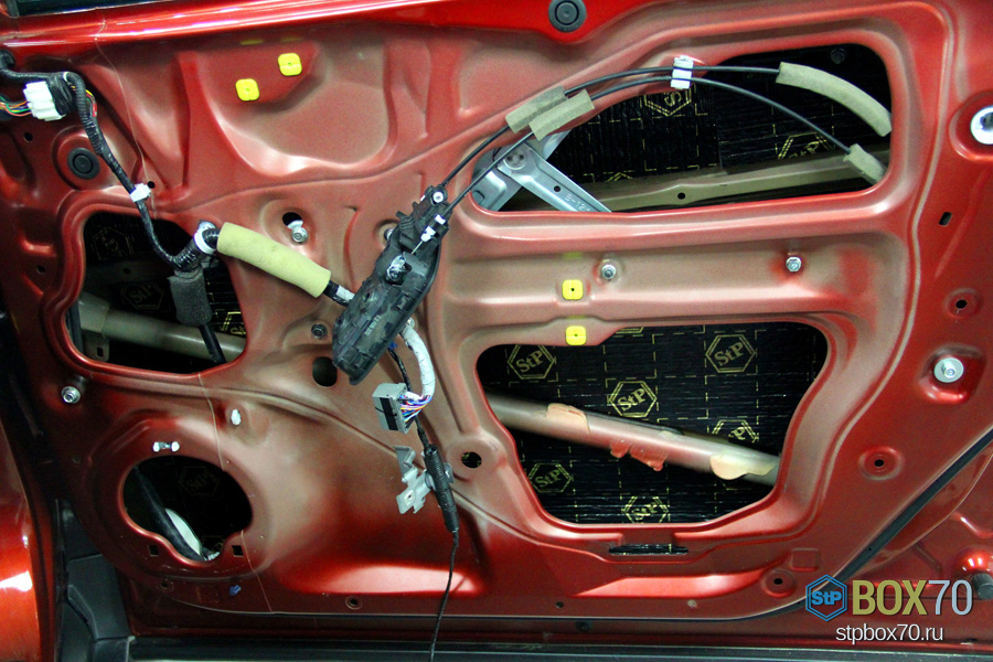 Шумоизоляция Honda CR-V вторым слоем Акцент Премиум