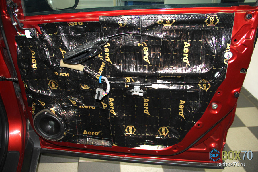 Шумоизоляция Honda CR-V третий слой на двери