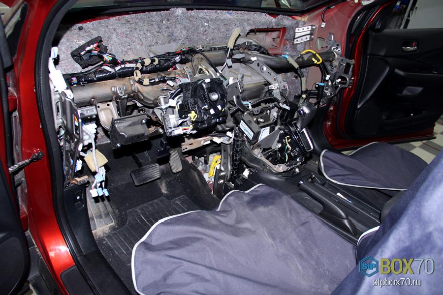 Разобранная панель Honda CR-V