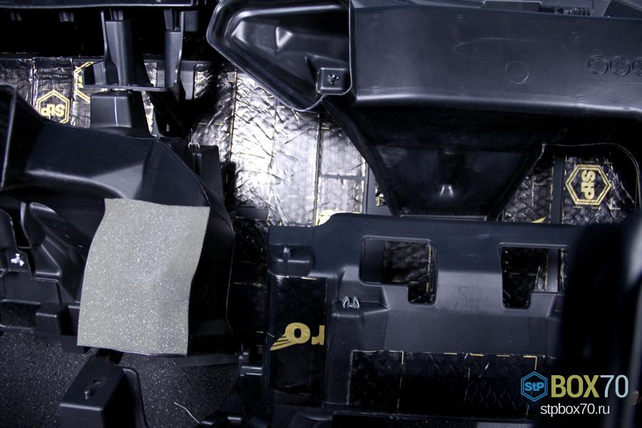 Шумоизоляция панели Honda CR-V материалом StP Aero