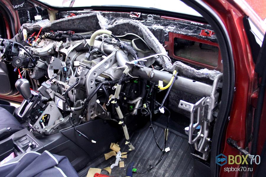 Шумоизоляция панели Honda CR-V материалом StP Aero