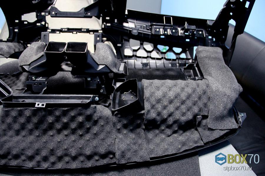 Шумоизоляция панели Honda CR-V. Качественная проклейка панели справа