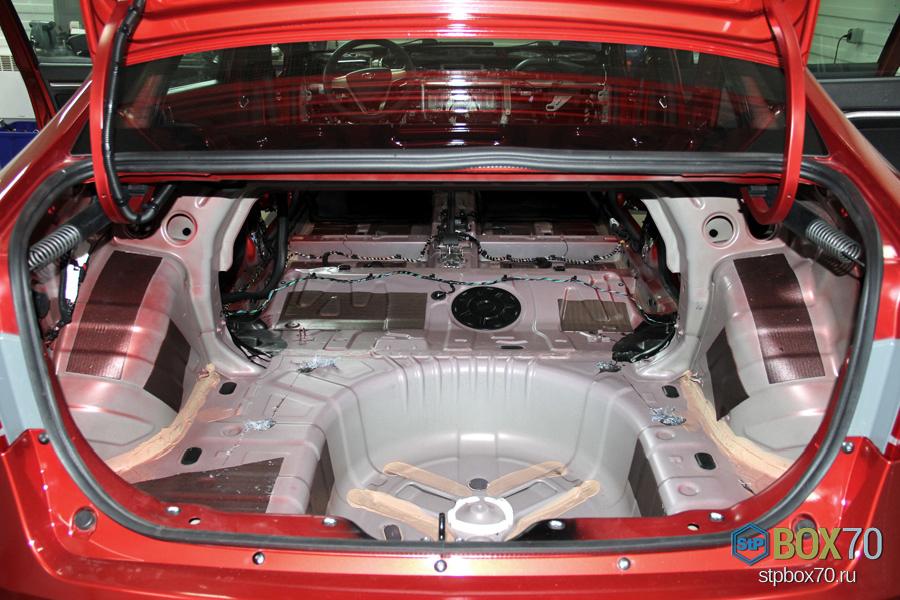 Шумоизоляция пола багажника Lada Vesta