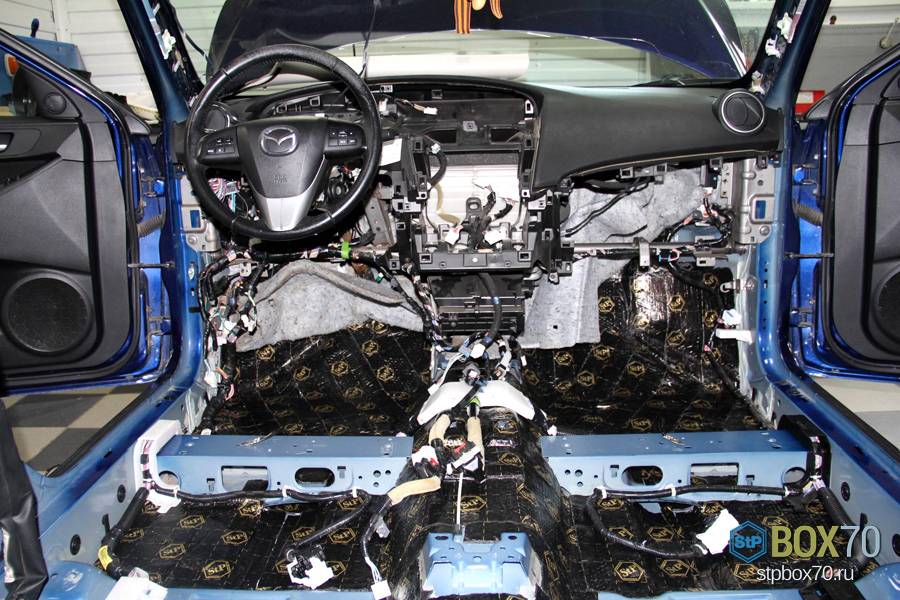 Шумоизоляция панели Mazda 3