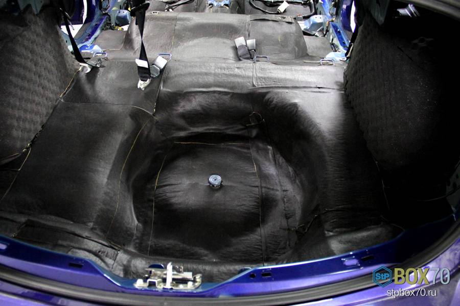 Шумоизоляция багажника Mazda 3 материалом стп Нойз Блок