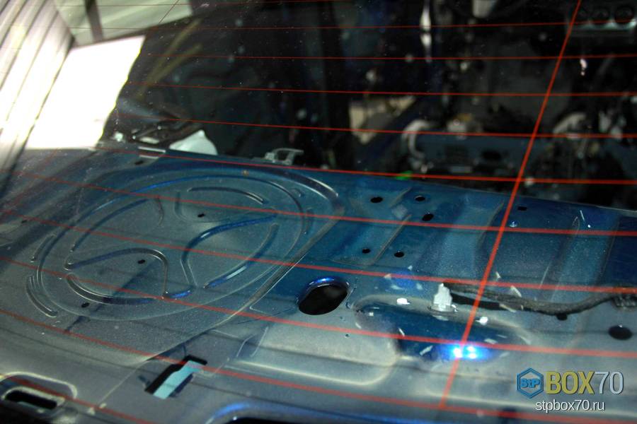 Шумоизоляция полок под задним окном Mazda 3