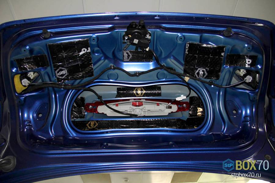 Шумоизоляция багажника Mazda 3