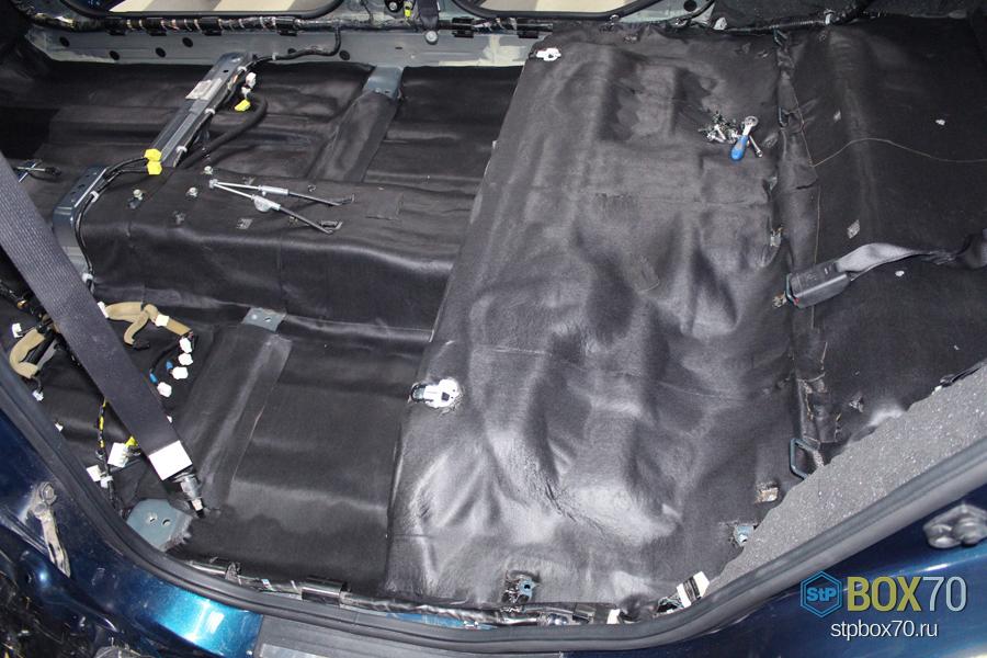 Шумоизоляция пола Nissan Teana 2008 третьим слоем материалом Нойз Блок