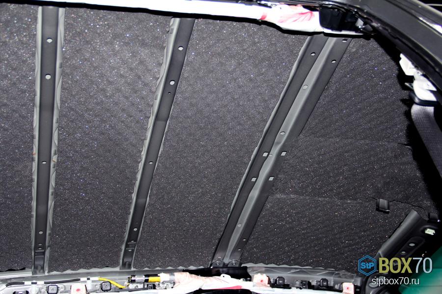 Шумоизоляция потолка  Toyota Hilux вторым слоем Biplast Premium