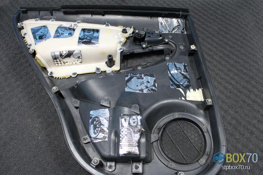 Утяжеленная пластиковая карта правой задней двери Toyota RAV4