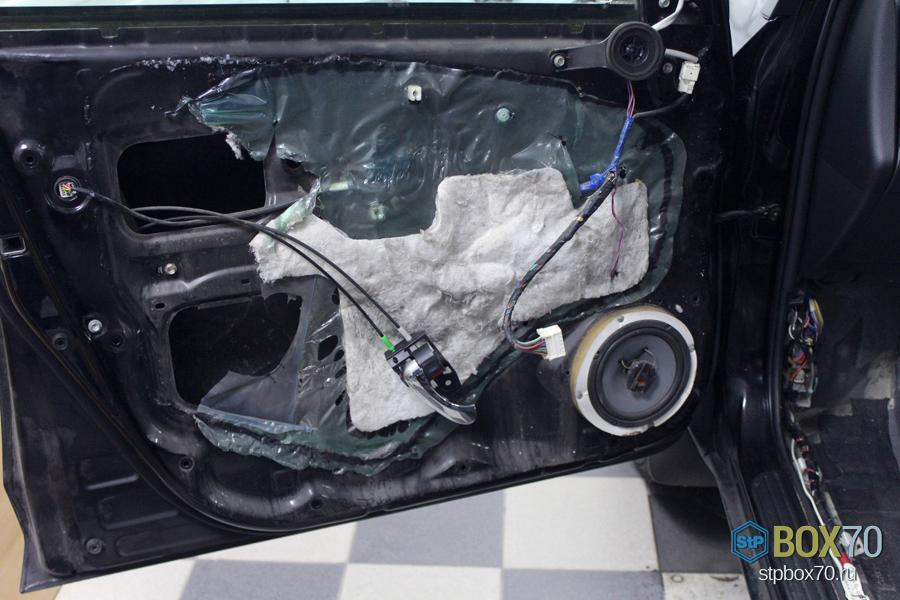 Левая передняя дверь Toyota RAV4 в разборе