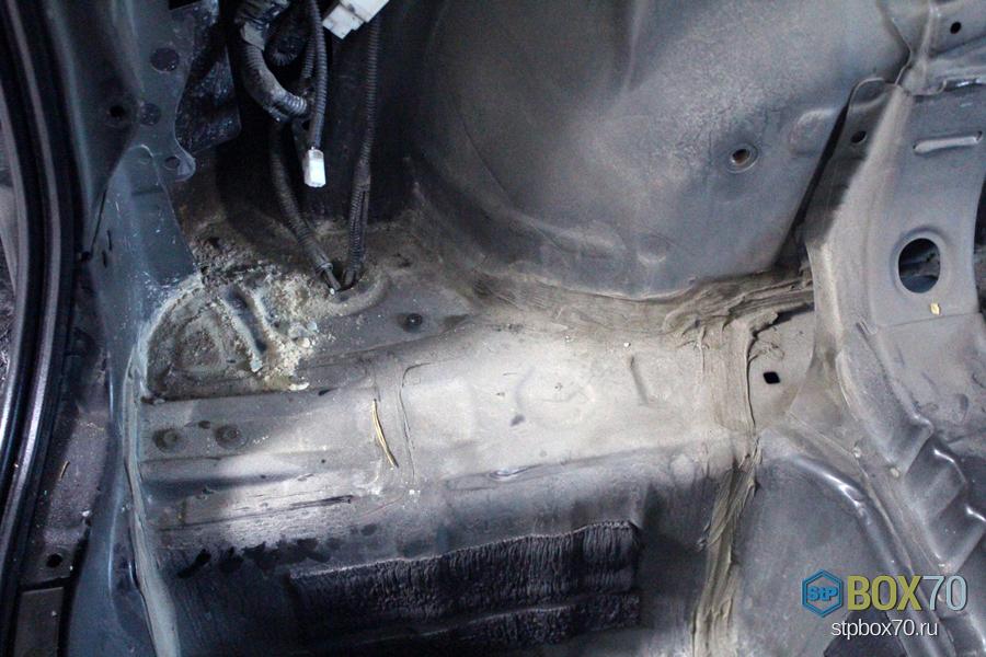 Пыльная колесная арка Toyota RAV4